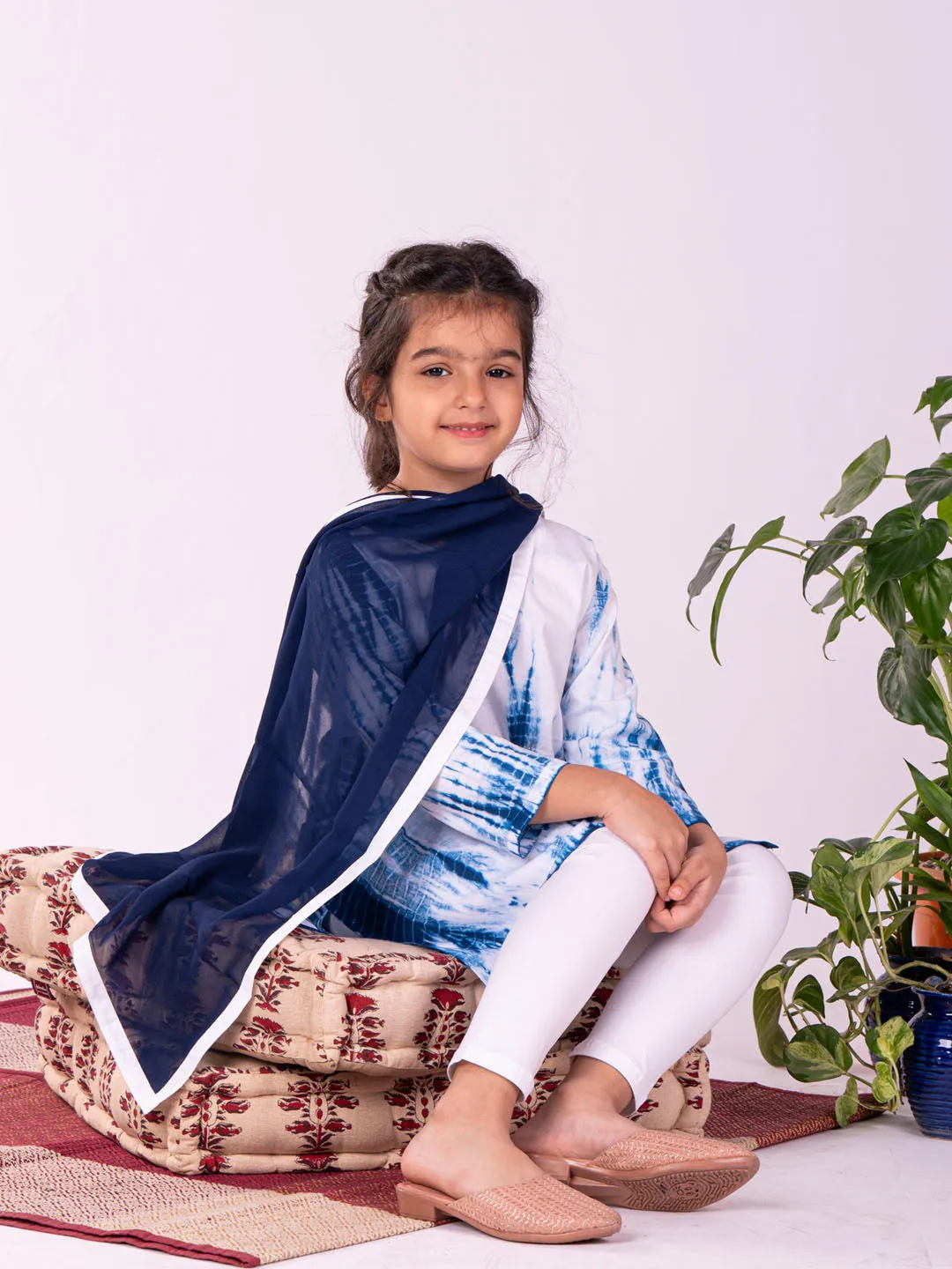 Girls Blue & White Cotton Tie-Dye Kurta Leggings & Dupatta Set