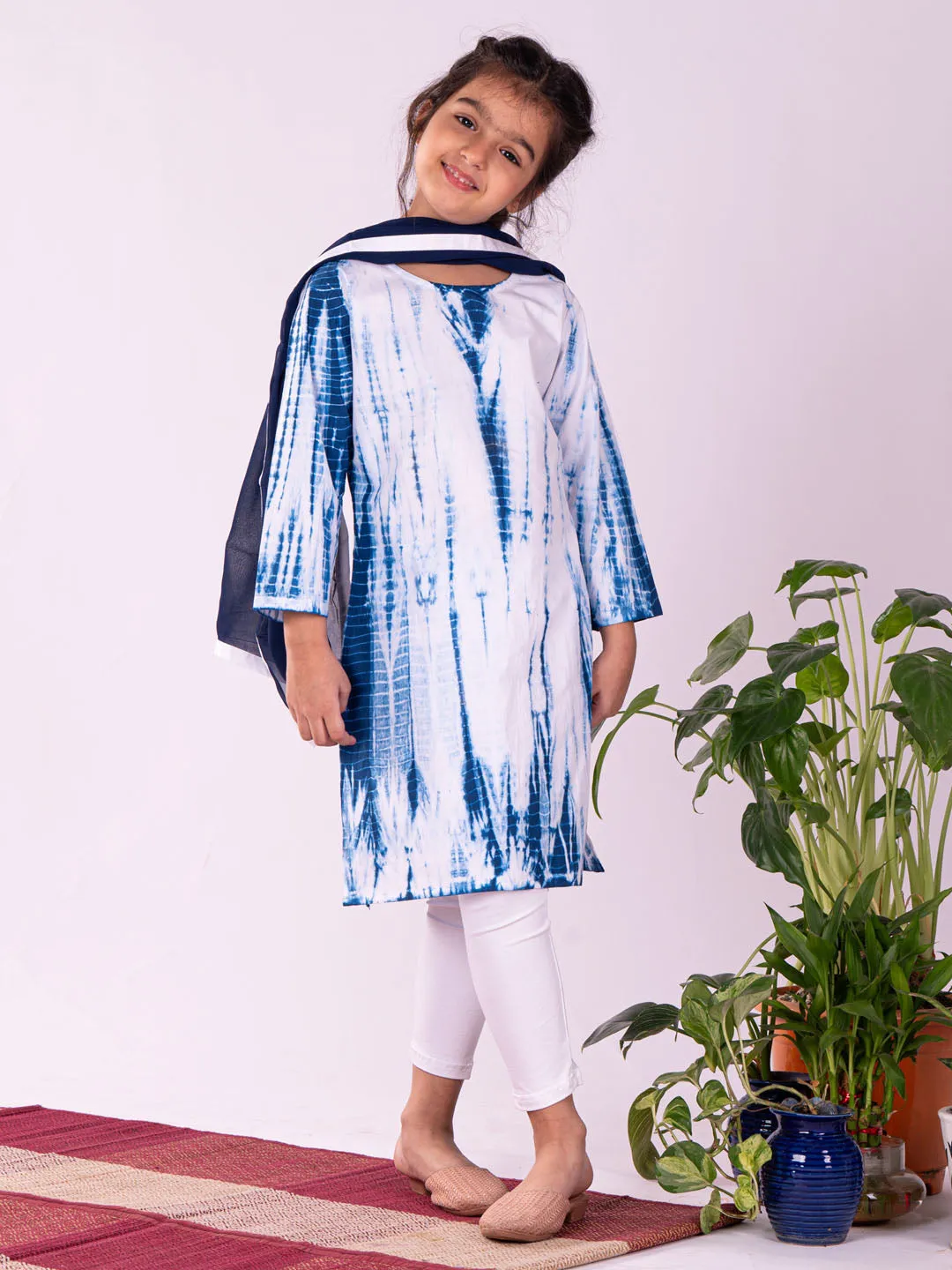 Girls Blue & White Cotton Tie-Dye Kurta Leggings & Dupatta Set