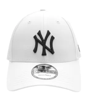 New York Yankees white baseball cap